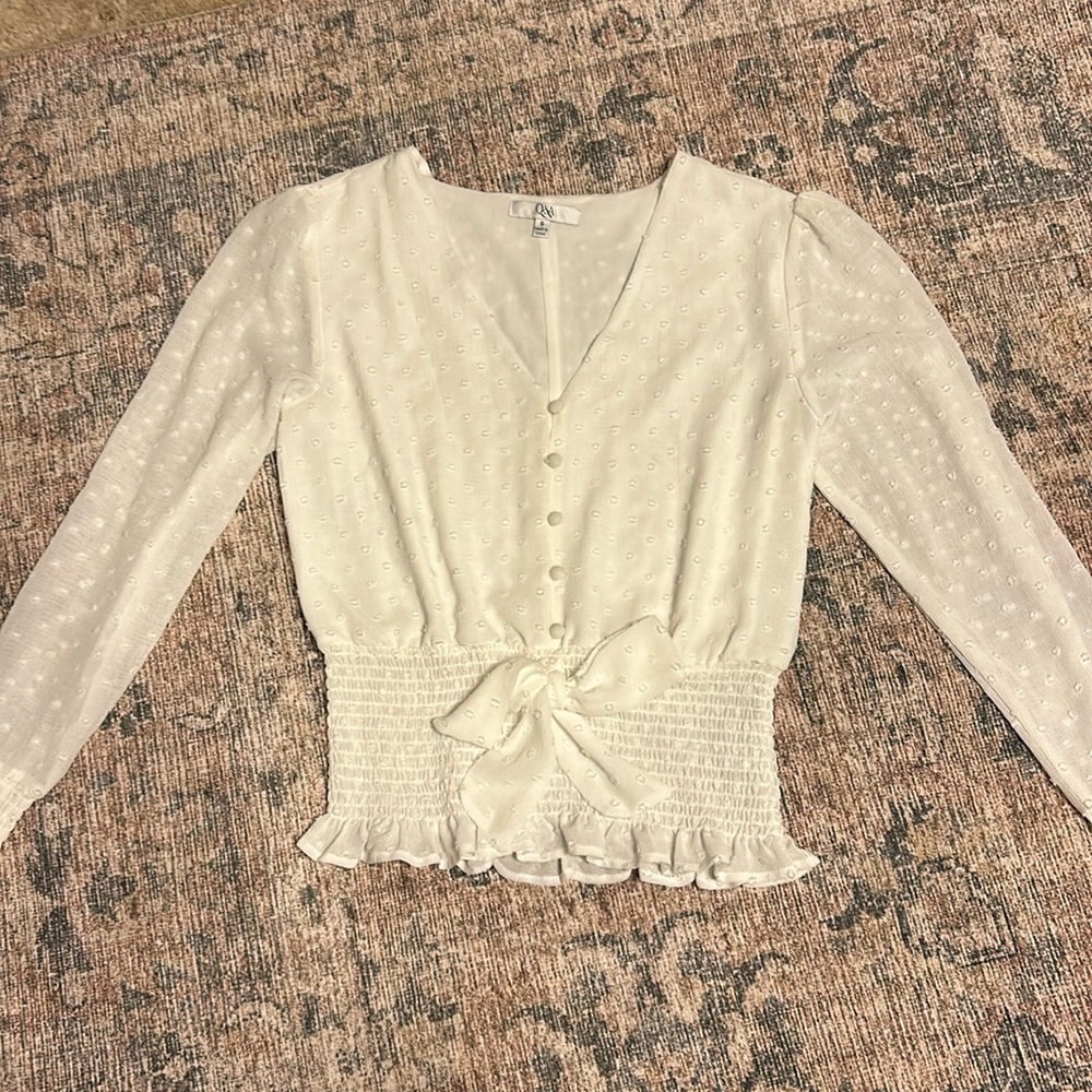 Q&A size small new without tags white